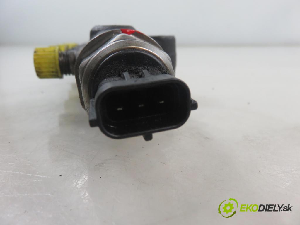 PEUGEOT BOXER Skrzynia FURGON 2007 88,00 2.2 HDi 120 - 4HU (P22DTE) 2198,00 Lišta vstrekovacia  (Vstrekovacia lišta)