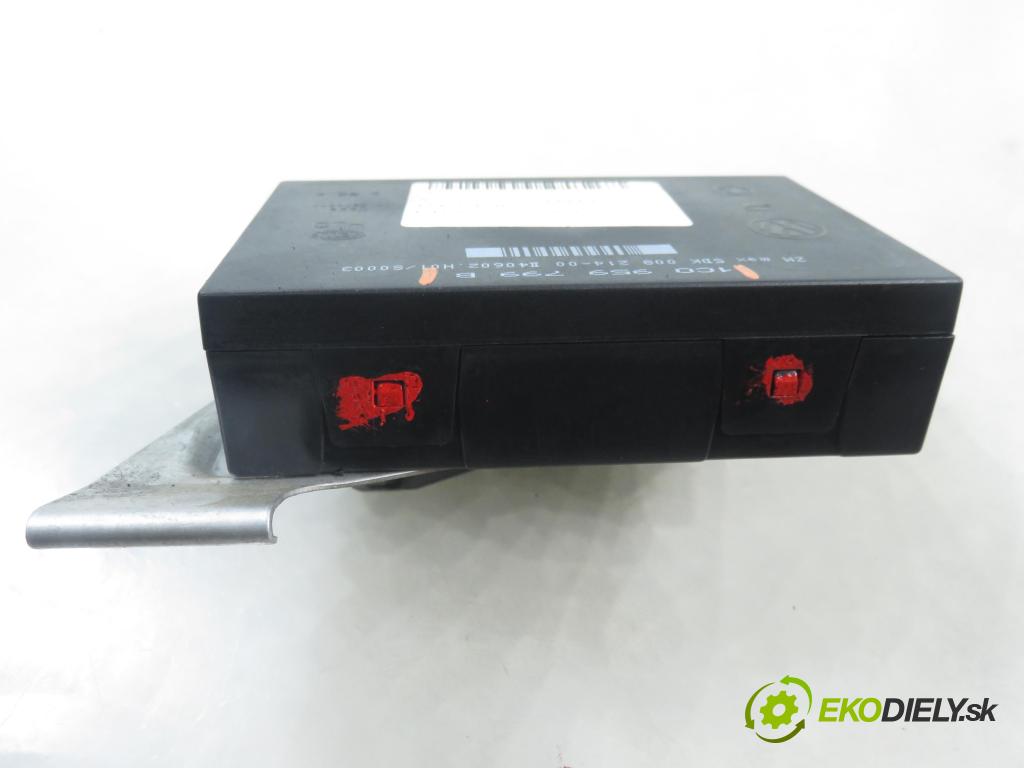 VW GOLF IV (1J1) HB 2002 81,00 1.6 FSI - BAD 1598,00 MODUL komfortu 1C0959799B