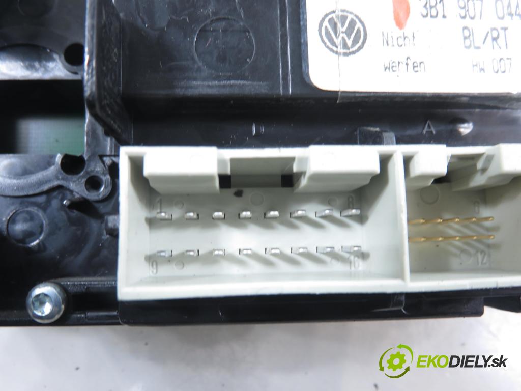 VW GOLF IV (1J1) HB 2002 81,00 1.6 FSI - BAD 1598,00 Panel kúrenia KLIMATRONIK 3B1907044F