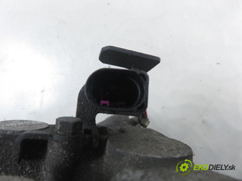 VW GOLF IV (1J1) HB 2002 81,00 1.6 FSI - BAD 1598,00 KOMPRESOR: klimatizace 6Q0820803D (Kompresor klimatizace)