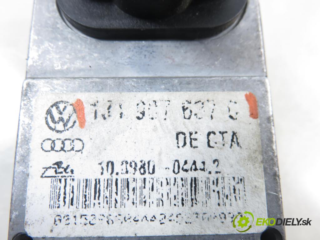 VW GOLF IV (1J1) HB 2002 81,00 1.6 FSI - BAD 1598,00 Snímač ESP 1J1907637G