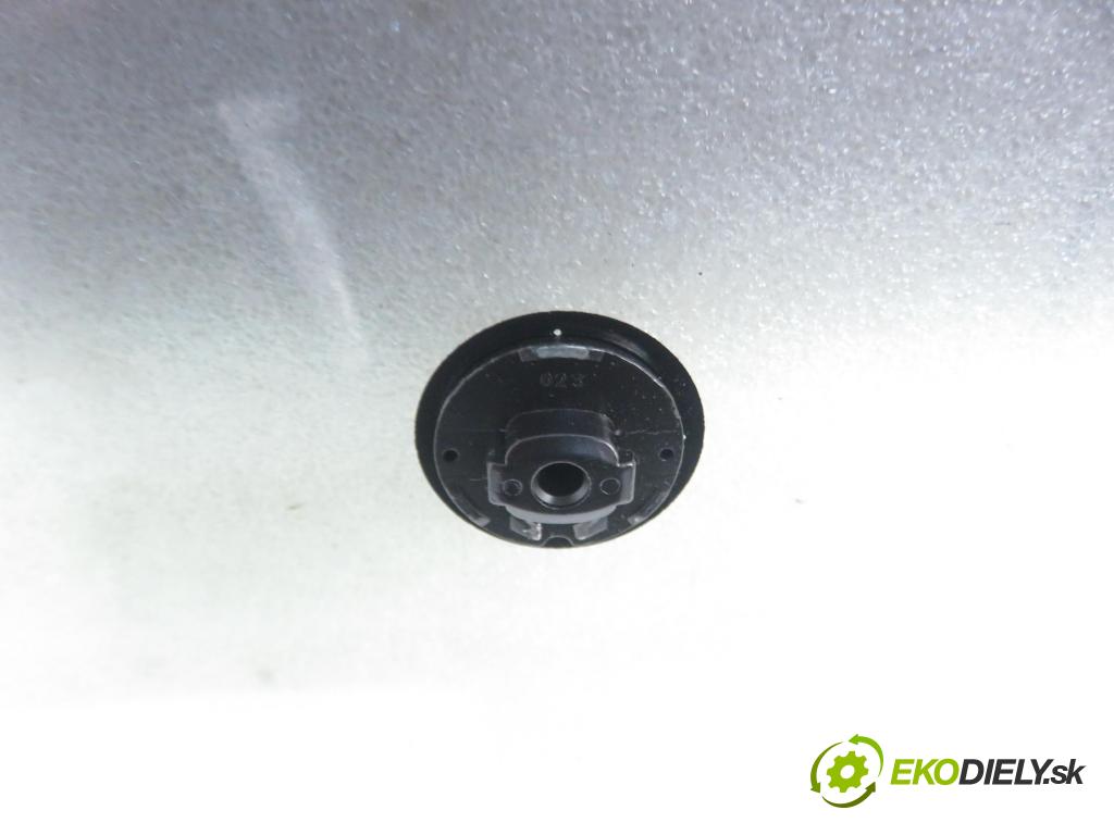SEAT IBIZA III (6L1) HB 2003 55,00 1.4 TDI 75 - AMF 1422,00 Okno čelná 