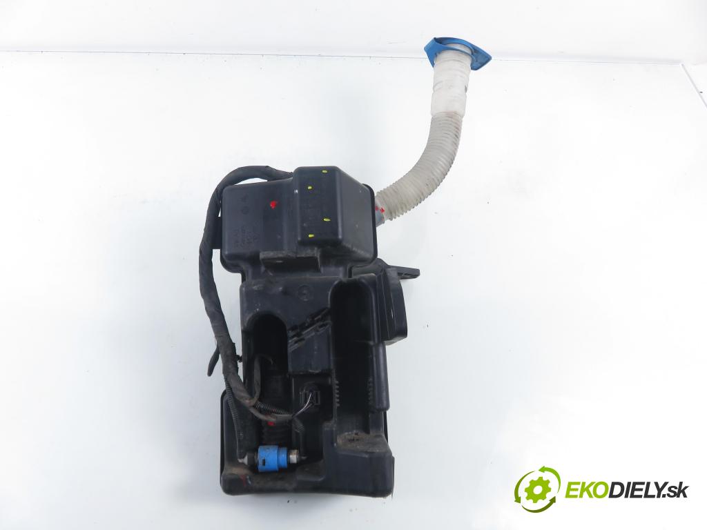 VW TIGUAN (5N_) SUV 2014 130,00 2.0 TDI 4motion - CFGC 1968,00 Nádržka ostrekovačov 5N0955453A ; 5N0955453F (Kľučka dverí ostatné)