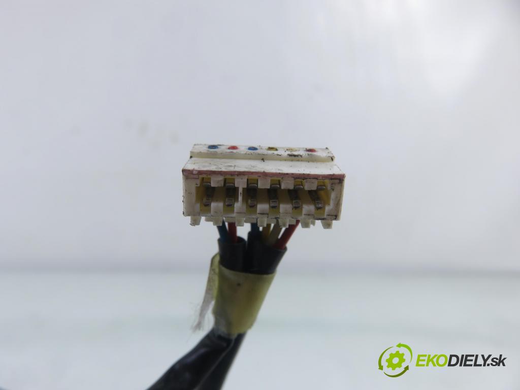 VW TOURAN (1T3) MINIVAN 2012 103,00 2.0 TDI - CFHC 1968,00 spinačka 1K0905851B (Spínacia skrinka)