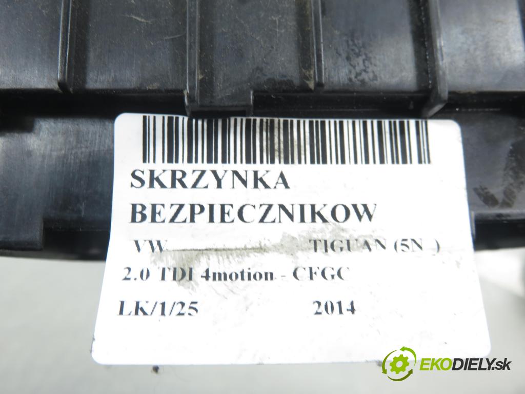 VW TIGUAN (5N_) SUV 2014 130,00 2.0 TDI 4motion - CFGC 1968,00 Skrinka POJISTKY: 5N0937123A ; 3C0937125A