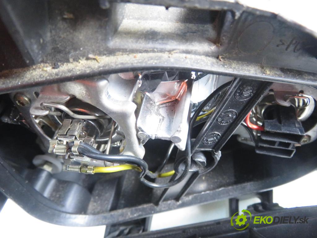 PEUGEOT 206 liftback (2A/C) HB 2005 51,00 1.4 HDi - 8HX (DV4TD) 1398,00 Svetlo LP 9628666880