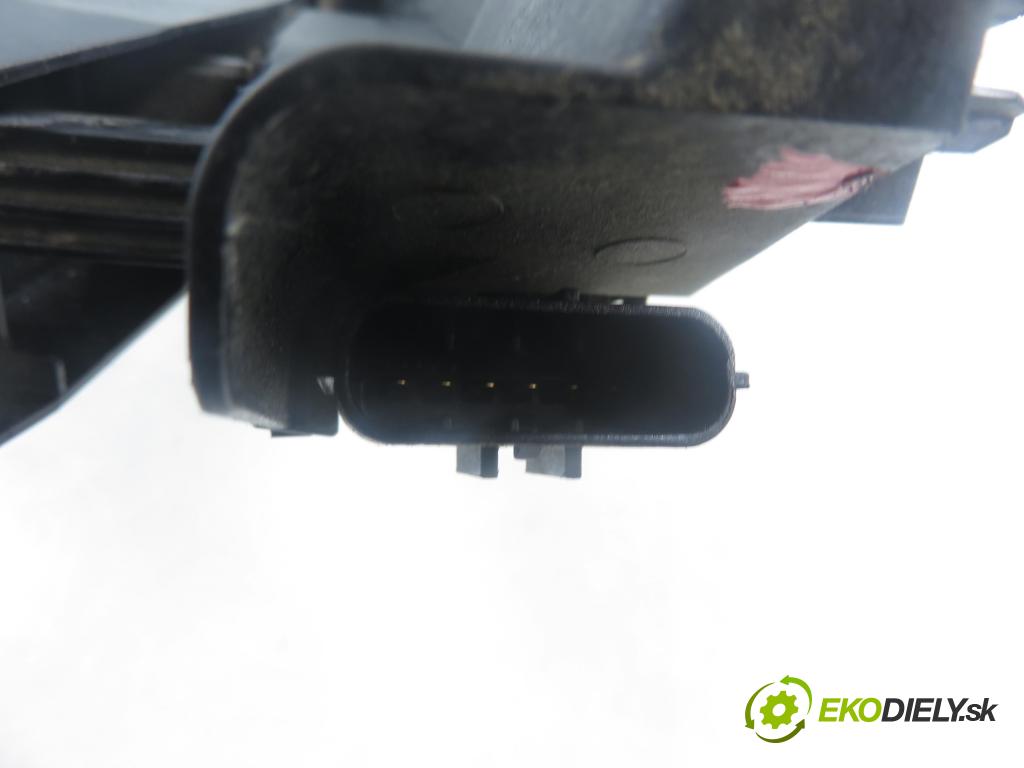 VW TOURAN (1T3) MINIVAN 2012 103,00 2.0 TDI - CFHC 1968,00 Potenciometer plynu 1T1723503M (Potenciometer plynového pedálu)