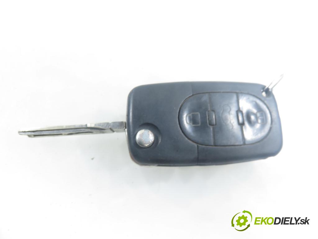 AUDI A6 (4B2, C5) SEDAN 2002 120,00 2.5 TDI - BFC 2496,00 spinačka / zámky 4B0905851G