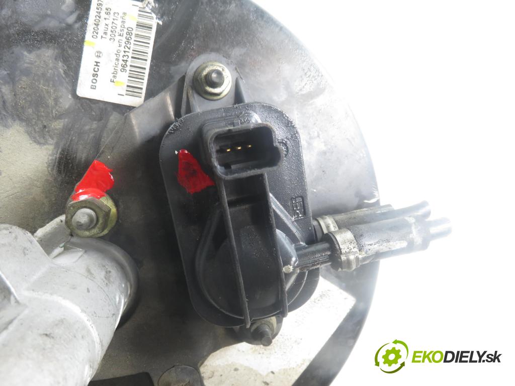 PEUGEOT 307 Break (3E) KOMBI 2002 79,00 2.0 HDI 110 - RHS (DW10ATED) 1997,00 Posilovač 9643129680 ; 0204024597 (Servočerpadlo)