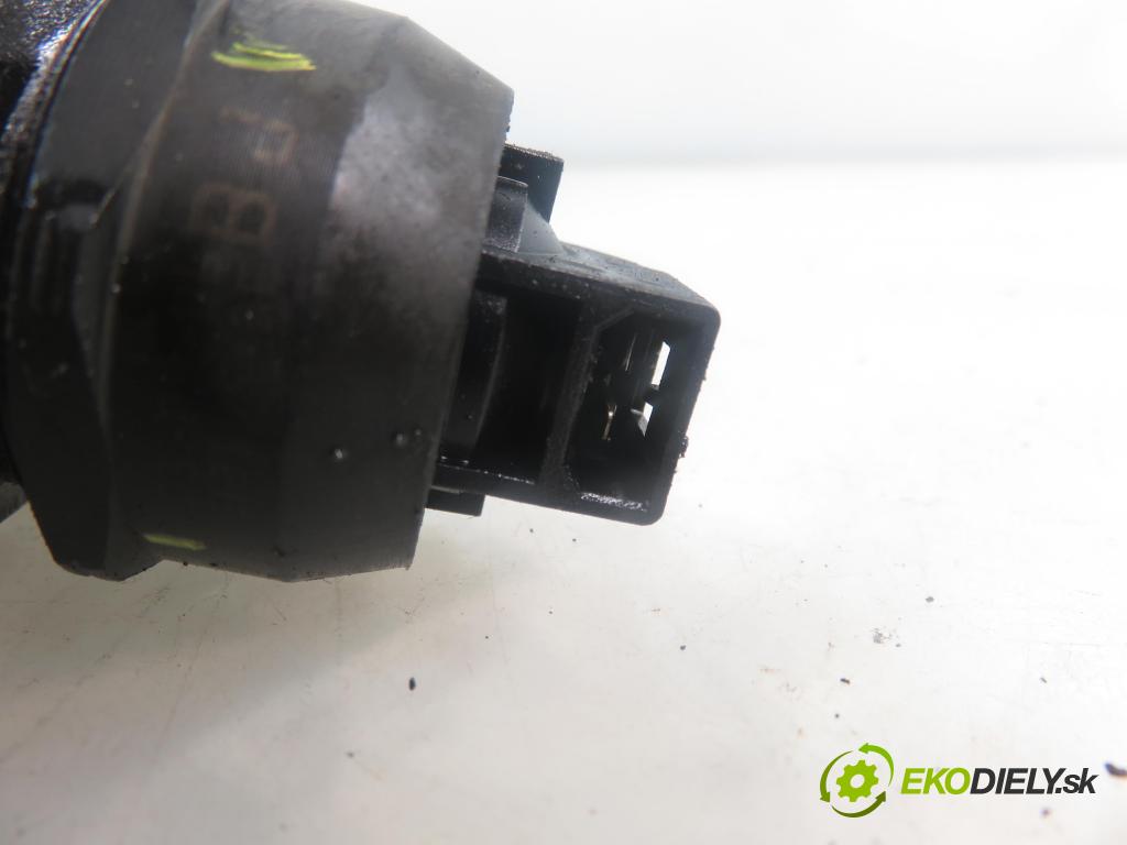 SEAT IBIZA III (6L1) HB 2003 55,00 1.4 TDI 75 - AMF 1422,00 Vstrekovač 045130073T ; 0414720035 (Vstrekovač paliva)