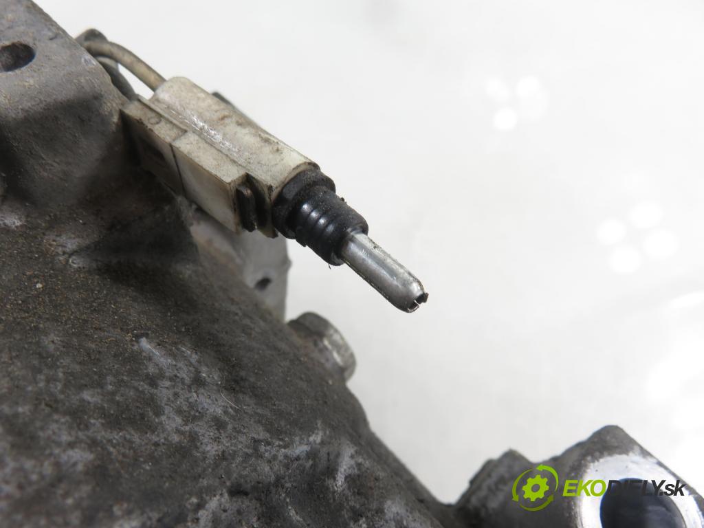 DACIA SANDERO HB 2011 64,00 1.6 - K7M 710 1598,00 KOMPRESOR: klimatizace 8200866440 (Kompresor klimatizace)