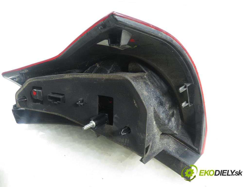 DACIA SANDERO HB 2011 64,00 1.6 - K7M 710 1598,00 Svetlo ľavé zadné 8200734825