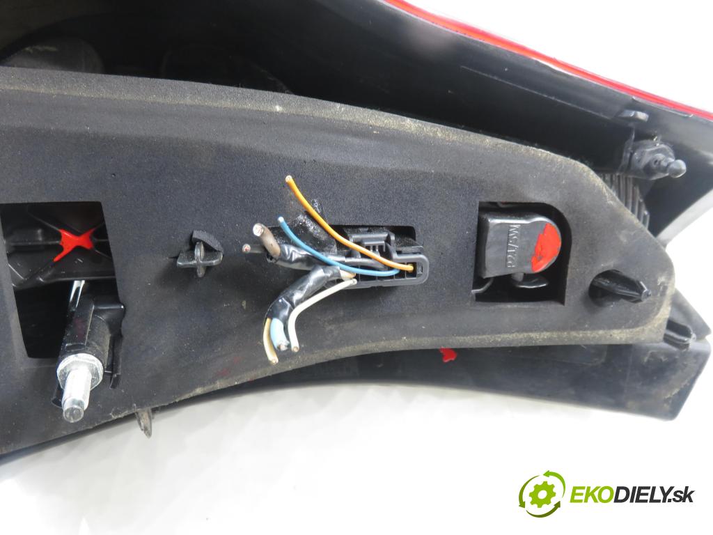 DACIA SANDERO HB 2011 64,00 1.6 - K7M 710 1598,00 Svetlo pravé zadné 8200734824