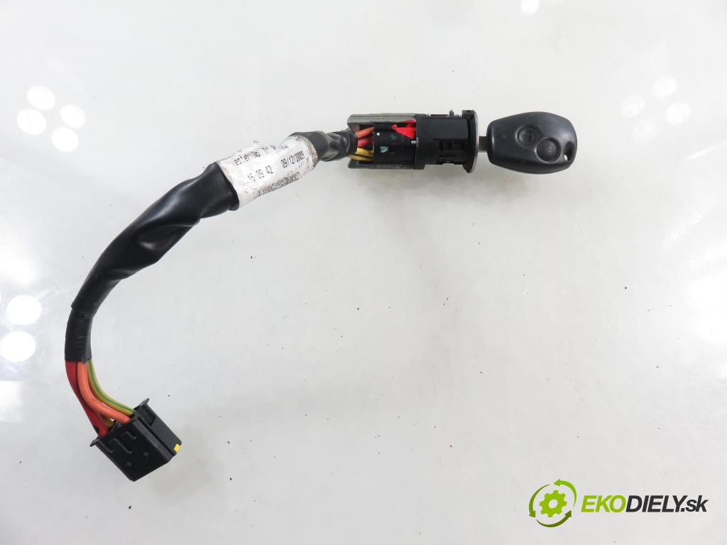 DACIA SANDERO HB 2011 64,00 1.6 - K7M 710 1598,00 spinačka 487004353R ; 36451600 (Spínacia skrinka)