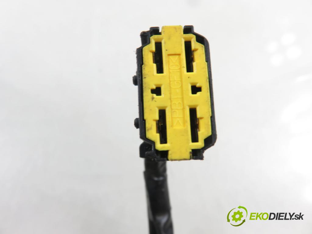 DACIA SANDERO HB 2011 64,00 1.6 - K7M 710 1598,00 spinačka 487004353R ; 36451600 (Spínacia skrinka)