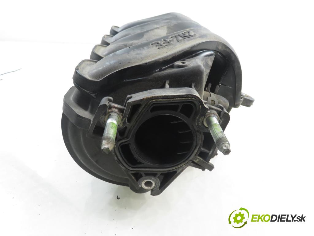 TOYOTA YARIS (_P1_) HB 2001 63,00 1.3 VVTi 86 - 2NZ-FE 1299,00 Potrubie 17112211010