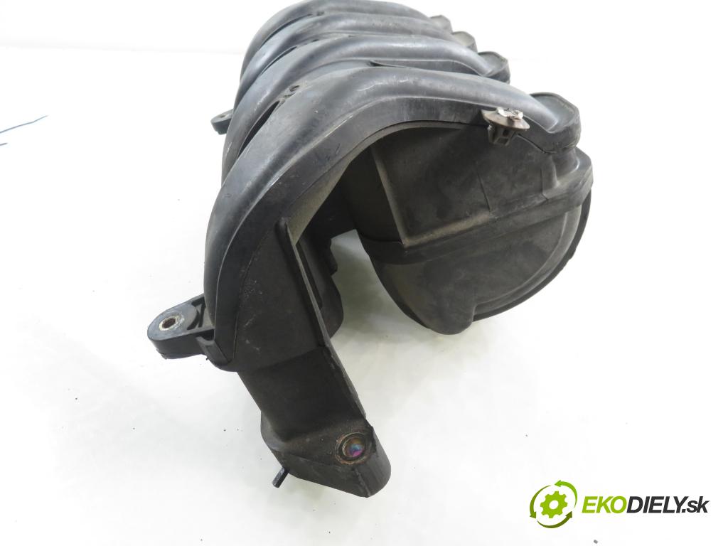 TOYOTA YARIS (_P1_) HB 2001 63,00 1.3 VVTi 86 - 2NZ-FE 1299,00 Potrubie 17112211010