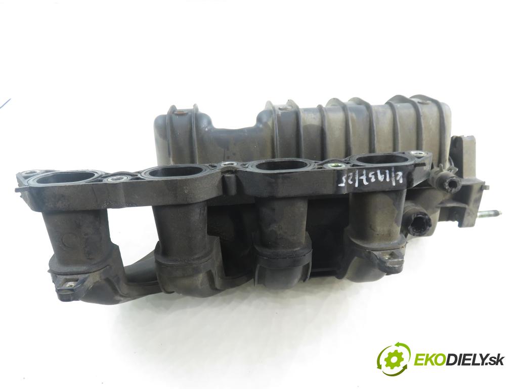 TOYOTA YARIS (_P1_) HB 2001 63,00 1.3 VVTi 86 - 2NZ-FE 1299,00 Potrubie 17112211010