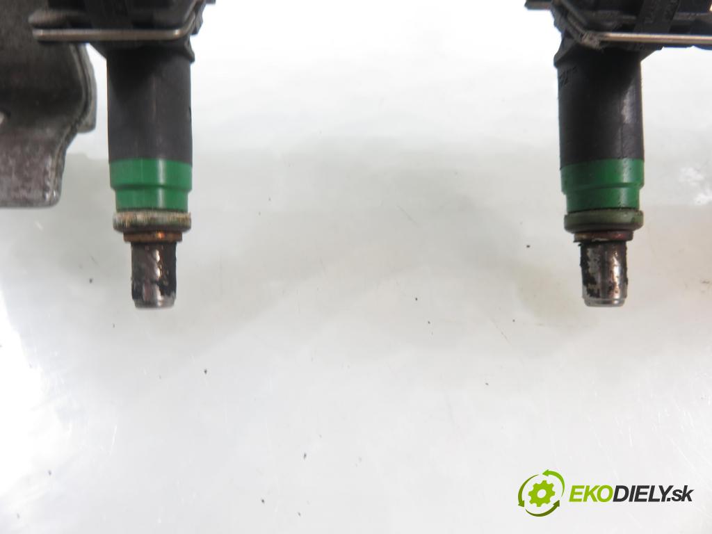 MAZDA 2 (DY) HB 2003 59,00 1.4 - FXJA 1388,00 Lišta vstrekovacia 98MFBB ; 9D2809H487 (Vstrekovacia lišta)