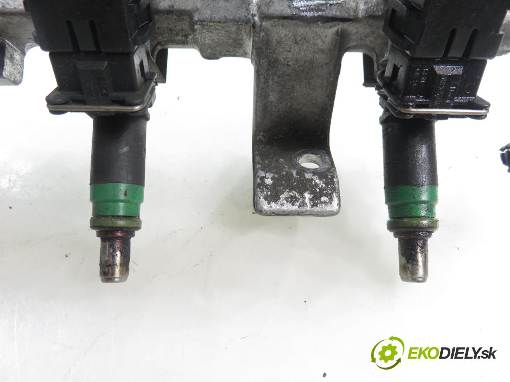 MAZDA 2 (DY) HB 2003 59,00 1.4 - FXJA 1388,00 Lišta vstrekovacia 98MFBB ; 9D2809H487 (Vstrekovacia lišta)