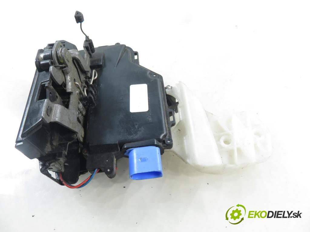 VW TOURAN (1T3) MINIVAN 2012 103,00 2.0 TDI - CFHC 1968,00 zámok PTE