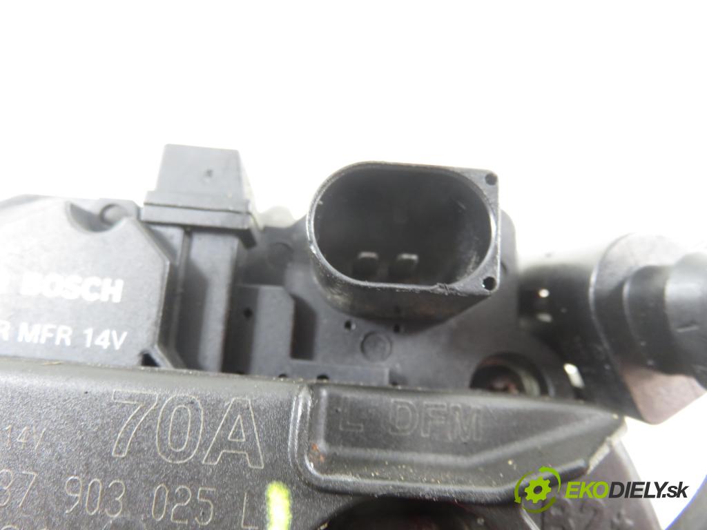 VW POLO (6N2) HB 2000 37,00 1.0 MPI 50 - AUC 999,00 Alternátor 037903025L (Alternátor)