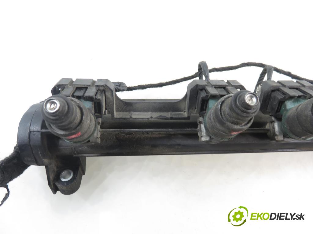 SEAT TOLEDO II (1M2) SEDAN 2001 74,00 1.6 - AKL 1595,00 Lišta vstrekovacia 037906031AA ; 06A133317A (Vstrekovacia lišta)