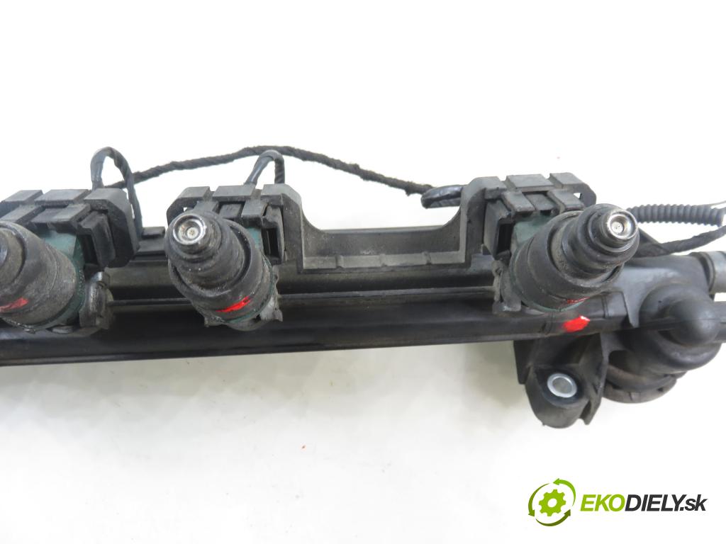 SEAT TOLEDO II (1M2) SEDAN 2001 74,00 1.6 - AKL 1595,00 Lišta vstrekovacia 037906031AA ; 06A133317A (Vstrekovacia lišta)