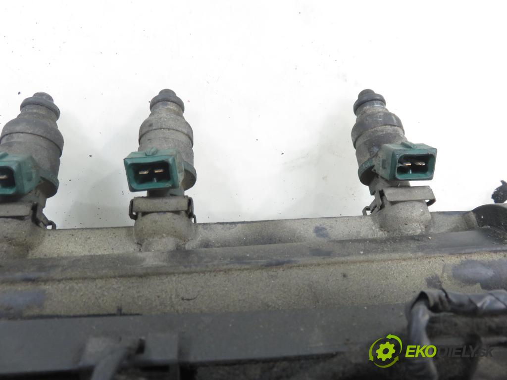 SEAT TOLEDO II (1M2) SEDAN 2001 74,00 1.6 - AKL 1595,00 Lišta vstrekovacia 037906031AA ; 06A133317A (Vstrekovacia lišta)