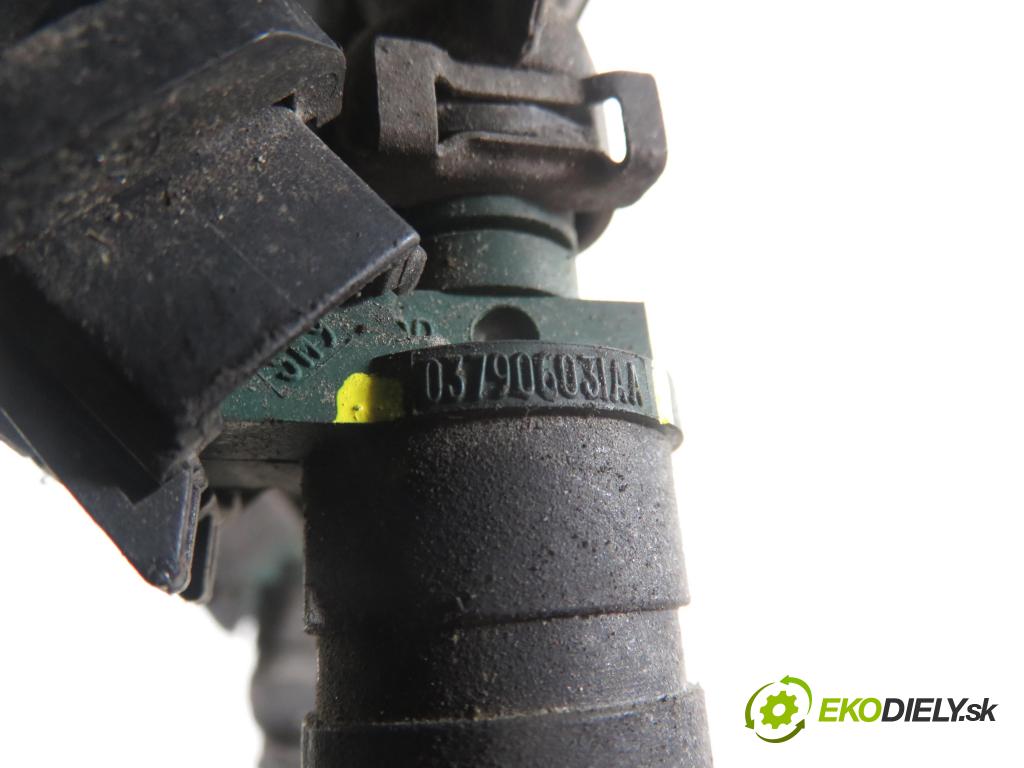 SEAT TOLEDO II (1M2) SEDAN 2001 74,00 1.6 - AKL 1595,00 Lišta vstrekovacia 037906031AA ; 06A133317A (Vstrekovacia lišta)