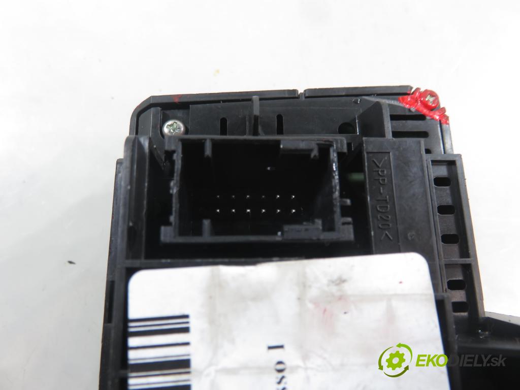 CITROEN C4 Picasso I (UD_) MINIVAN 2008 80,00 1.6 HDi 16V 109 - 9HZ 1560,00 Panel kúrenia KLIMATIZACE: 9652389677