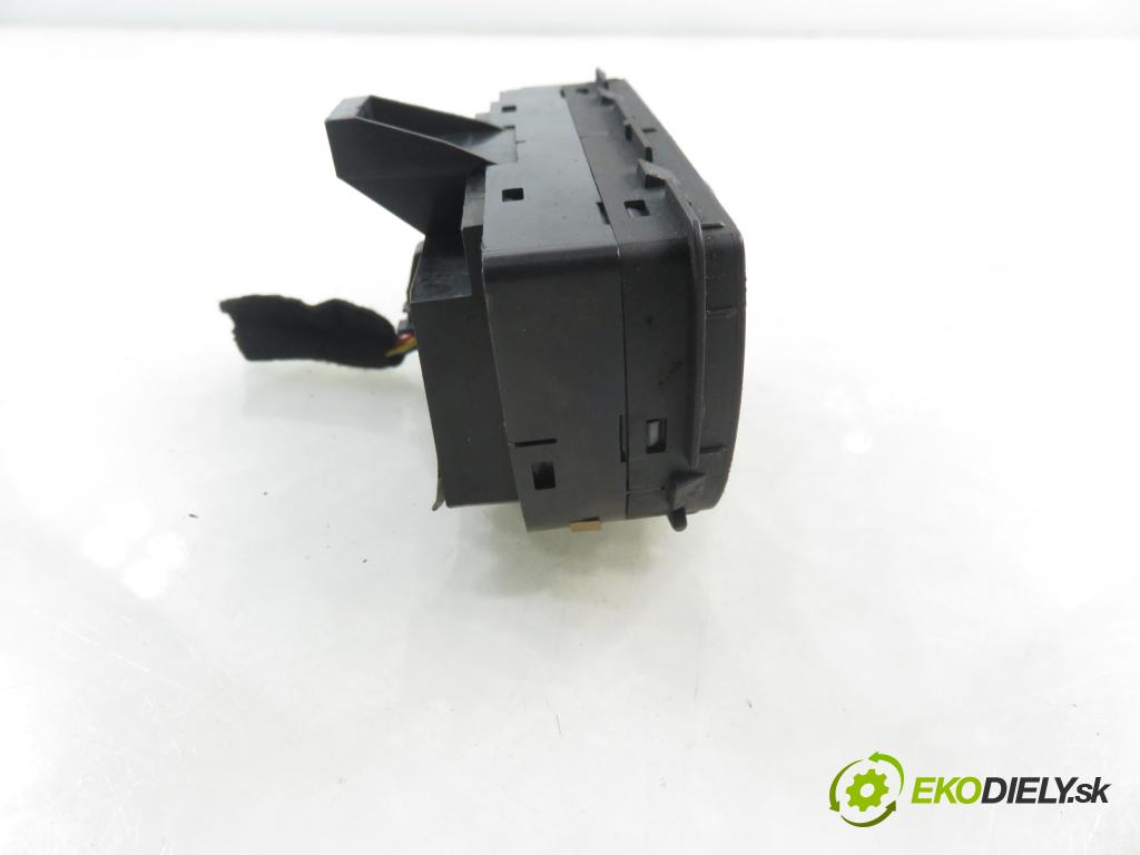 CITROEN C4 Picasso I (UD_) MINIVAN 2008 80,00 1.6 HDi 16V 109 - 9HZ 1560,00 Panel kúrenia KLIMATIZACE: 9652389677