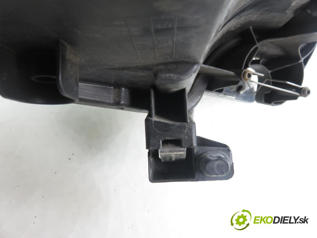 FORD KUGA I SUV 2009 100,00 2.0 TDCi 4x4 - G6DG 1997,00 Svetlo LP 8V4113W030AG