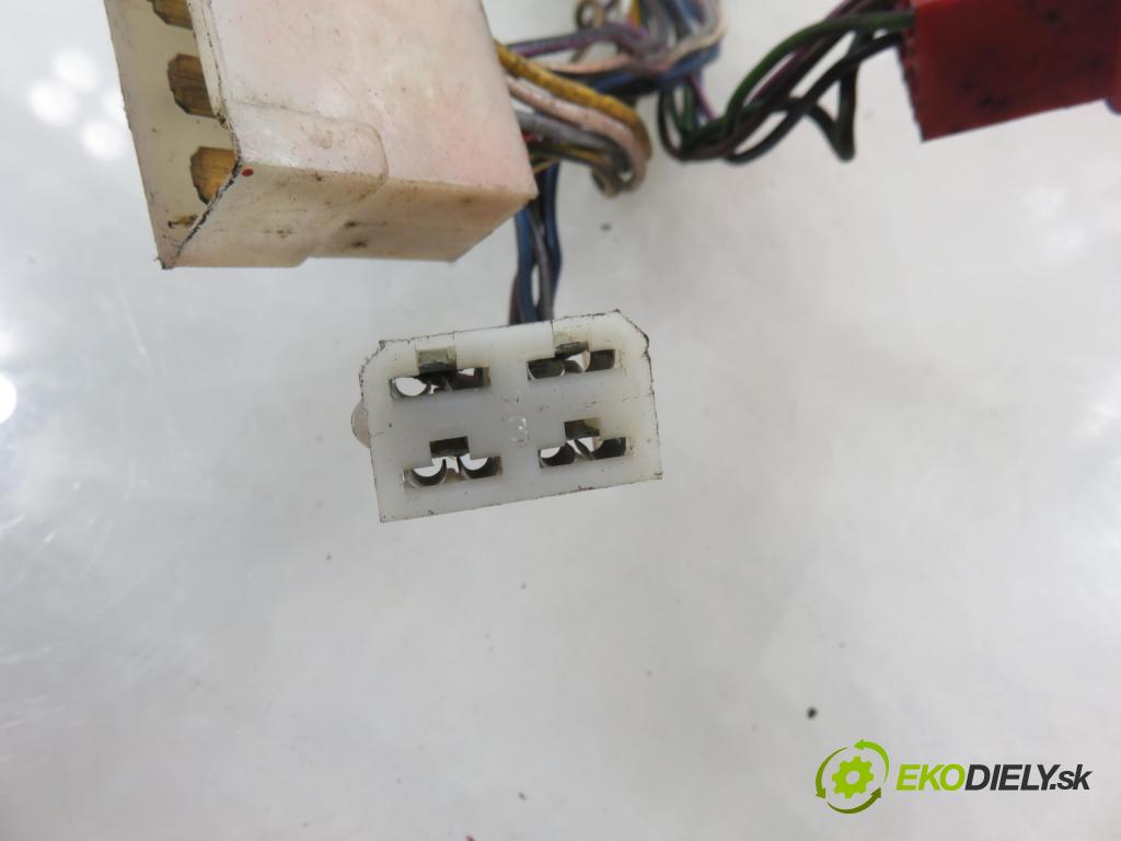 FIAT 126 (126_) FASTBACK 1997 18,00 650 652,00 páčka/prepínač