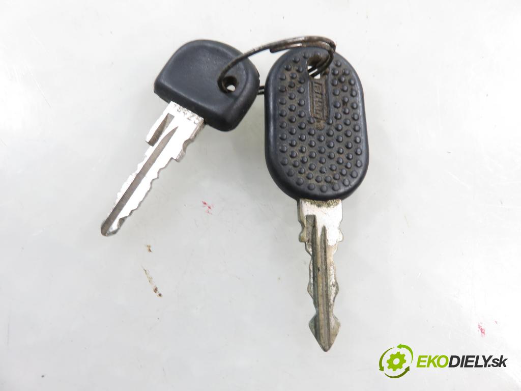 FIAT 126 (126_) FASTBACK 1997 18,00 650 652,00 Hriadeľ, tyč volantu  (Tyč riadenia (volantu))