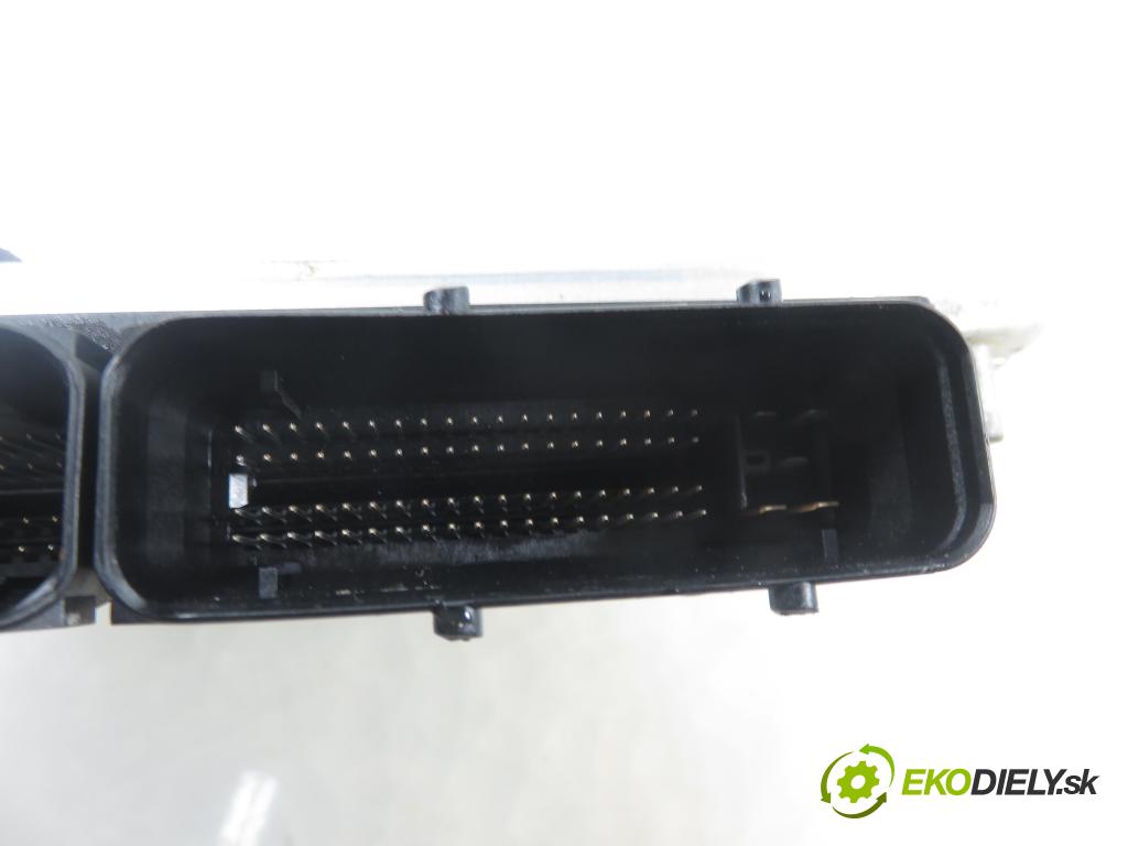 VW PASSAT B5 Variant (3B5) KOMBI 2000 85,00 1.9 TDI - AJM 1896,00 Riadiaca jednotka Motor 0281010218 ; 038906019CD