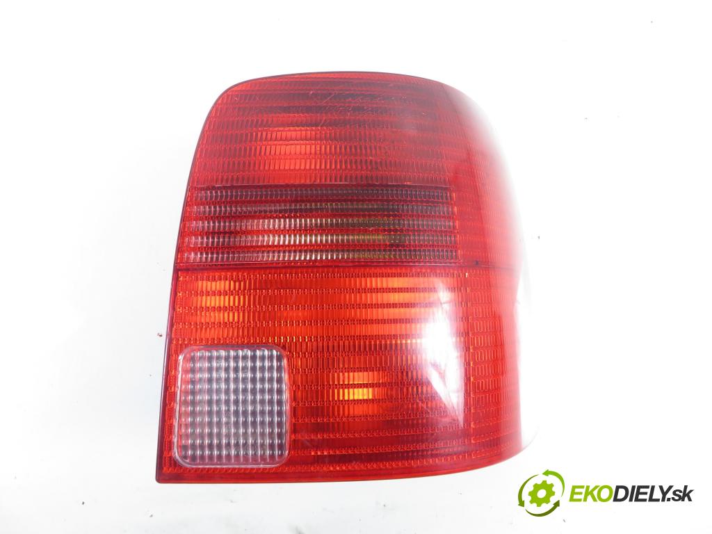VW PASSAT B5 Variant (3B5) KOMBI 2000 85,00 1.9 TDI - AJM 1896,00 Svetlo pravé zadné 3B9945112F