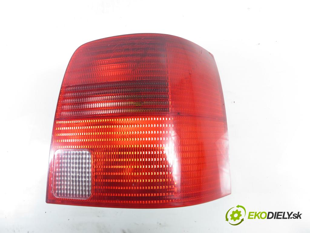 VW PASSAT B5 Variant (3B5) KOMBI 2000 85,00 1.9 TDI - AJM 1896,00 Svetlo pravé zadné 3B9945112F