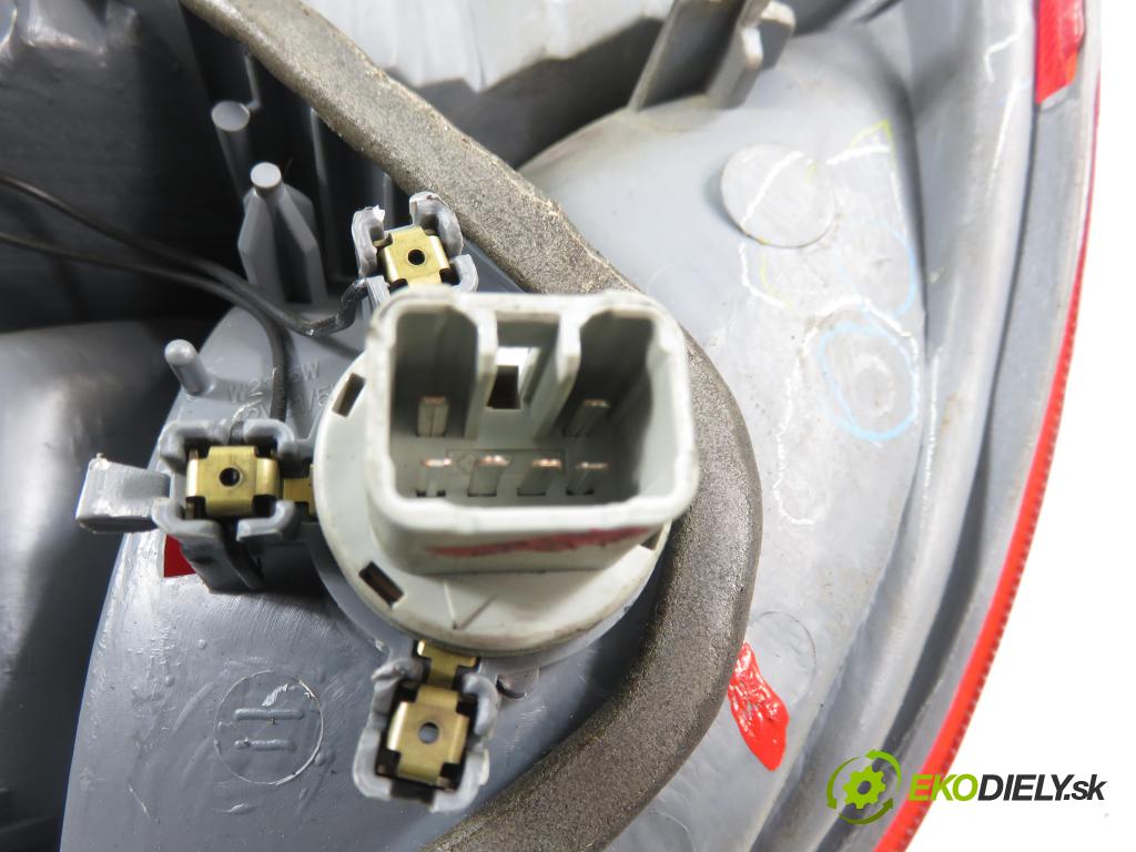 TOYOTA YARIS (_P1_) HB 2003 0,00 1.5 (NCP13_) - 1NZ-FE 1497,00 Svetlo ľavé zadné