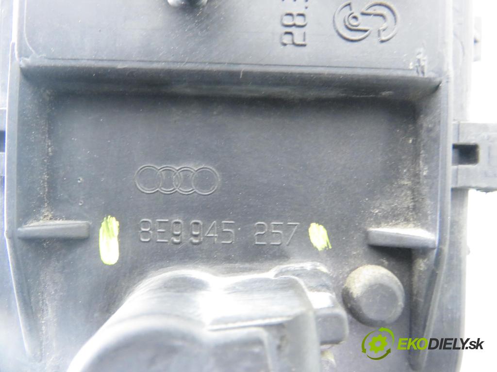 AUDI A4 Avant (8E5, B6) KOMBI 2004 140,00 1.8 T quattro - BEX 1781,00 vložka svetla ľavy zadné 8E9945257