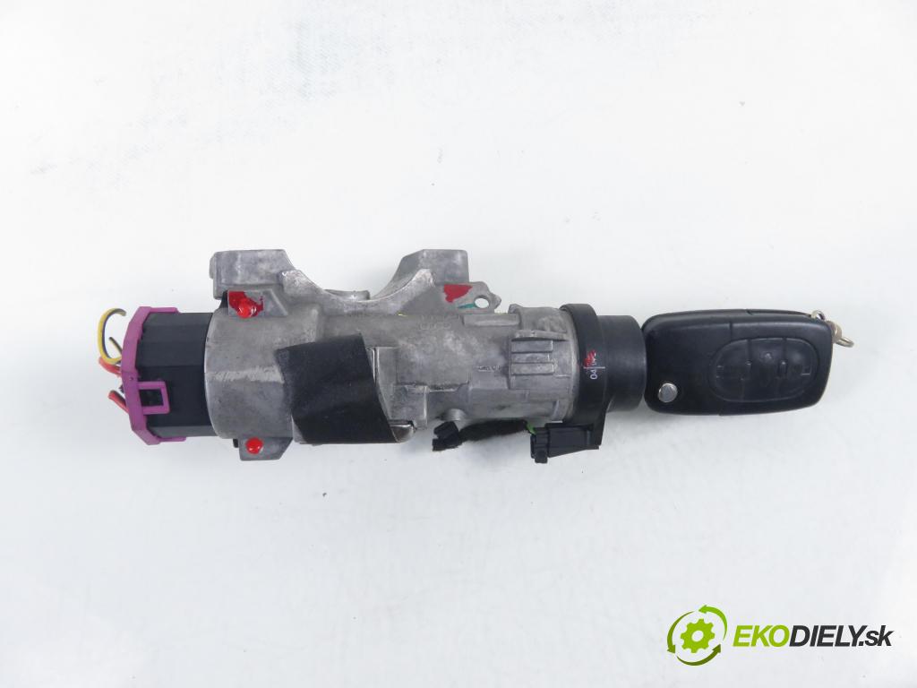 AUDI A4 Avant (8E5, B6) KOMBI 2004 140,00 1.8 T quattro - BEX 1781,00 spinačka 4B0905851G (Spínacia skrinka)