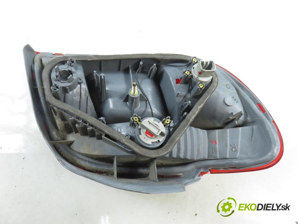 TOYOTA YARIS (_P1_) HB 2003 0,00 1.5 (NCP13_) - 1NZ-FE 1497,00 Svetlo pravé zadné