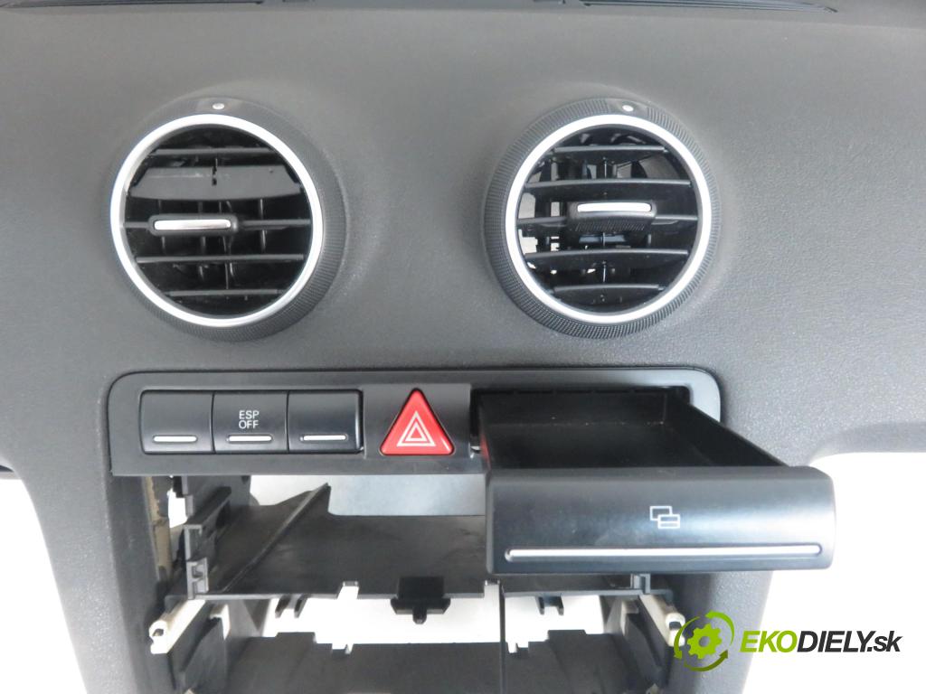 AUDI A3 (8P1) HB 2006 75,00 1.6 - BSE 1595,00 doska