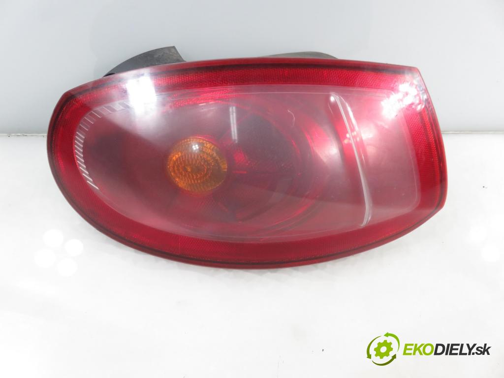 FIAT BRAVO II (198_) HB 2007 66,00 1.4 - 192 B2.000 1368,00 Svetlo pravé zadné