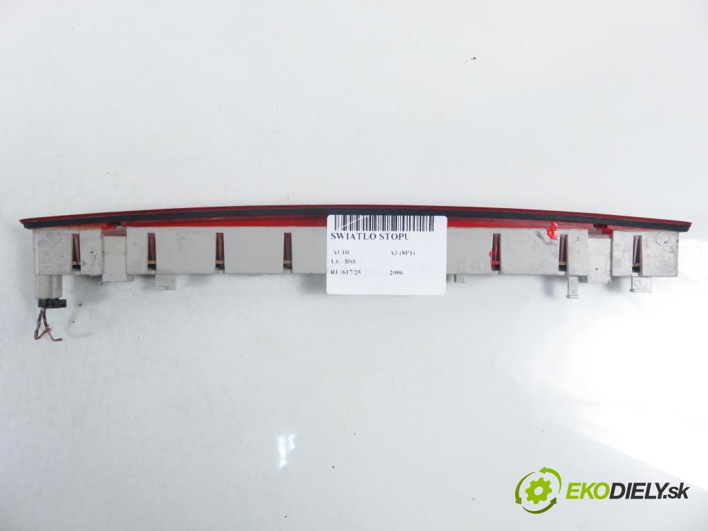 AUDI A3 (8P1) HB 2006 75,00 1.6 - BSE 1595,00 svetlo bŕzd 8P0945097