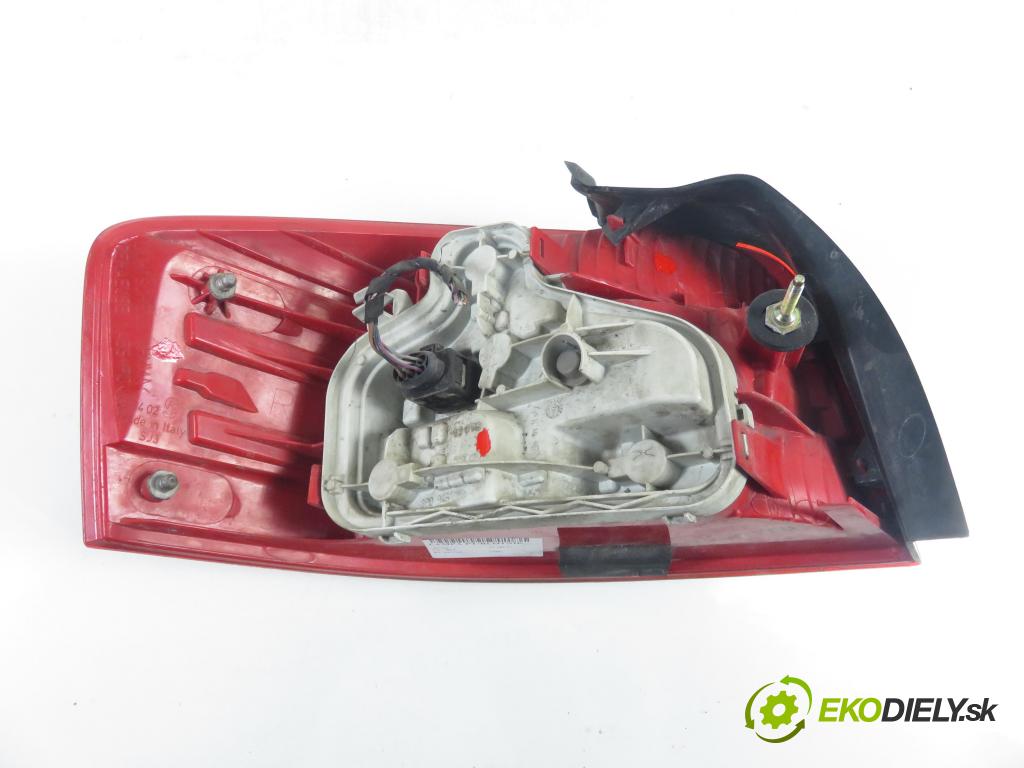 AUDI A3 (8P1) HB 2006 75,00 1.6 - BSE 1595,00 Svetlo pravé zadné 8P0945096025S