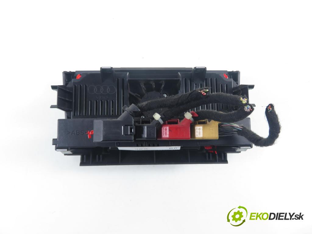 AUDI A3 (8P1) HB 2006 75,00 1.6 - BSE 1595,00 Panel kúrenia KLIMATRONIK 8P0820043H