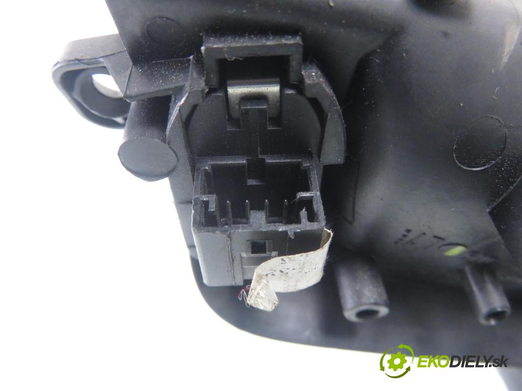 AUDI A3 (8P1) HB 2006 75,00 1.6 - BSE 1595,00 Kľučka LPW 8P3867019