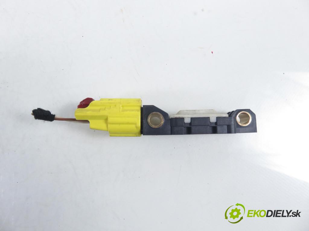 AUDI A3 (8P1) HB 2006 75,00 1.6 - BSE 1595,00 Snímač nárazu 011244040805 ; 4B0959643D (Snímač nárazu)