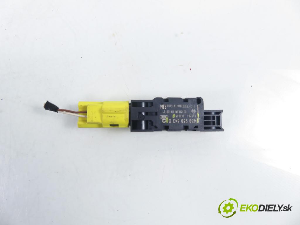 AUDI A3 (8P1) HB 2006 75,00 1.6 - BSE 1595,00 Snímač nárazu 011244040805 ; 4B0959643D (Snímač nárazu)